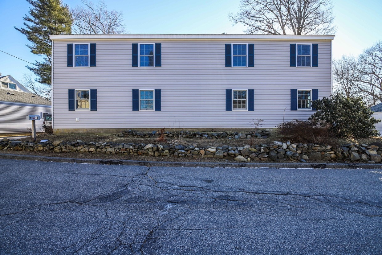 14 MacDougal St, Kittery, ME 03904 Townhome Rentals in Kittery ME