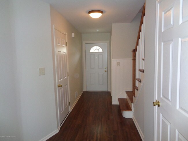 Building Photo - 82 Oak Ln