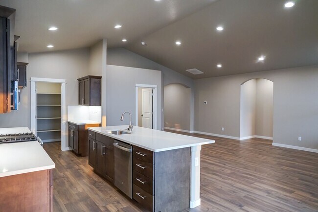 Foto del edificio - 3 br, 2 bath House - 6108 W. Lujack Way