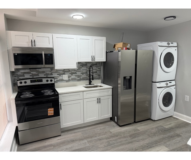 Building Photo - 3325 E Monument St