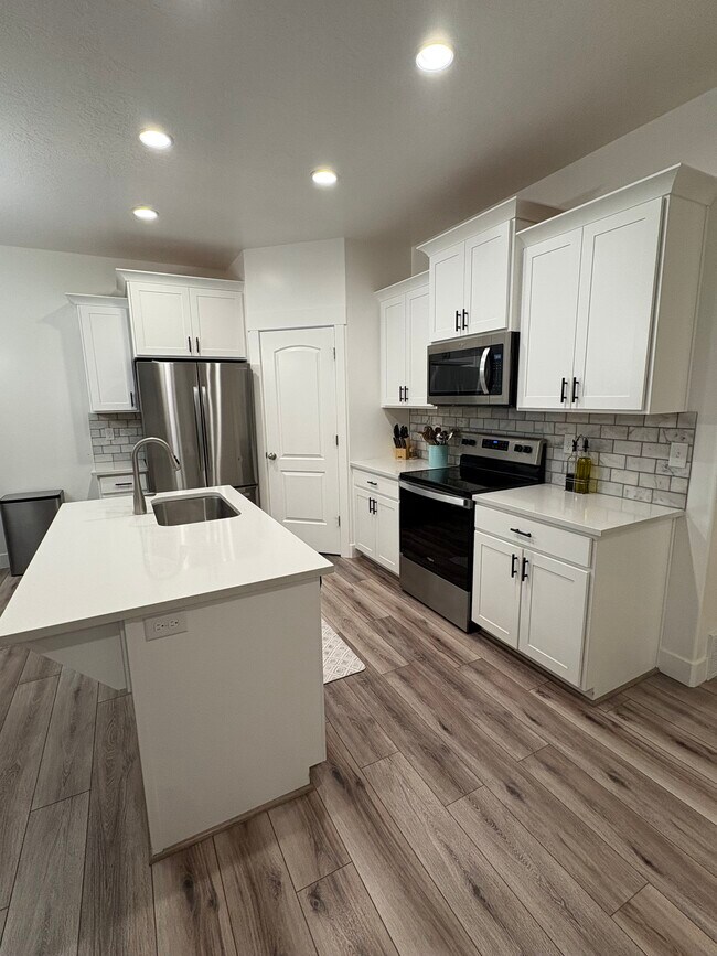 Modern kitchen - 4012 W 740 N