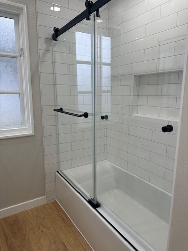 Foto del edificio - Remodeled 3 Bedroom 2 Bath 2 Story Home