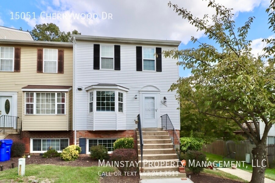 Updated End Unit Townhome W/ Fenced in Yard! Townhome Rentals in