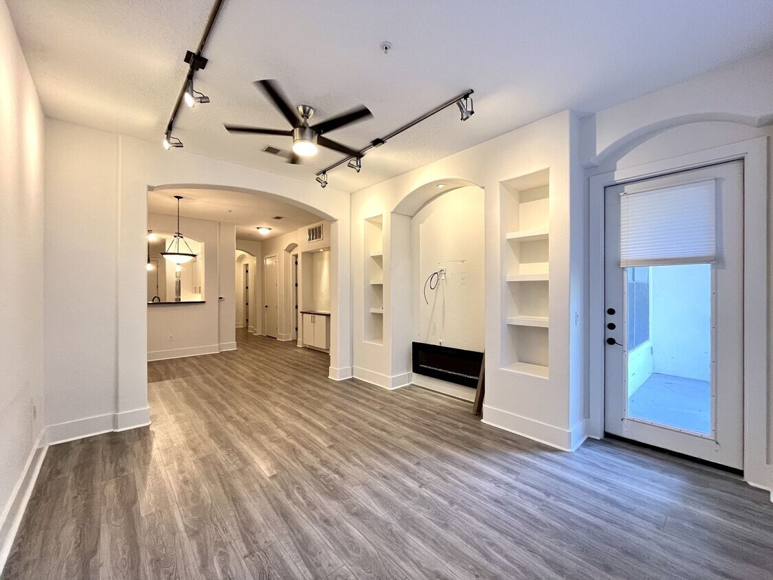 Foto principal - BEAUTIFUL CONDO WITH AMENITIES NEAR VANDER...