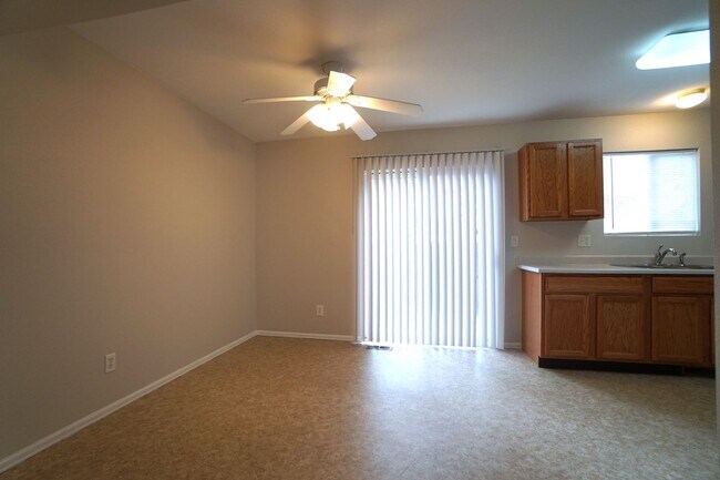Building Photo - 472 Kitfield View