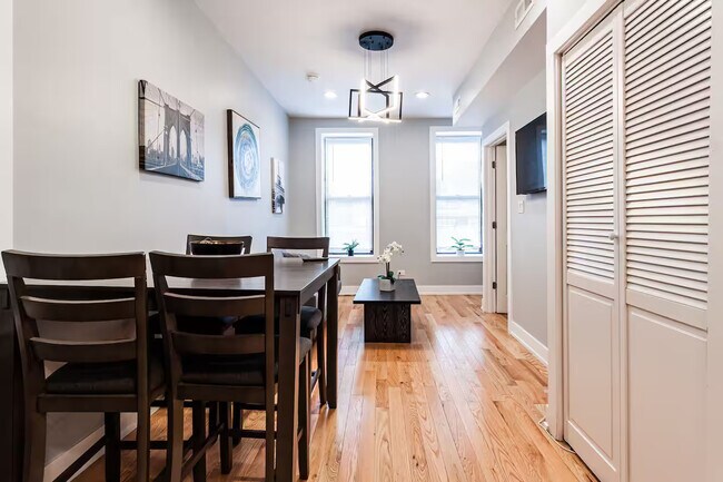 Foto del edificio - 1624 W Beach Ave