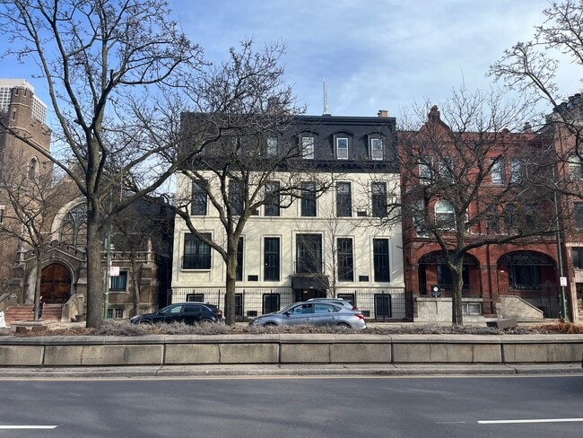 Vintage Gold Coast Mid Rise Building - 921 N La Salle St