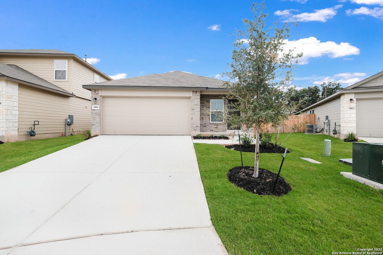 Primary Photo - 3912 Claystone Canyon