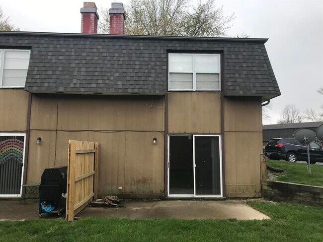 Building Photo - 601 White Oak Dr
