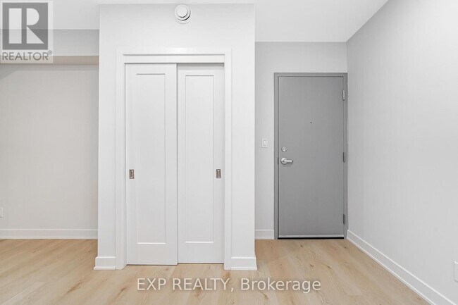 Photo du bâtiment - 1267 Summerville Ave