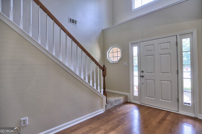 Building Photo - 2311 Ravinia Ct NE