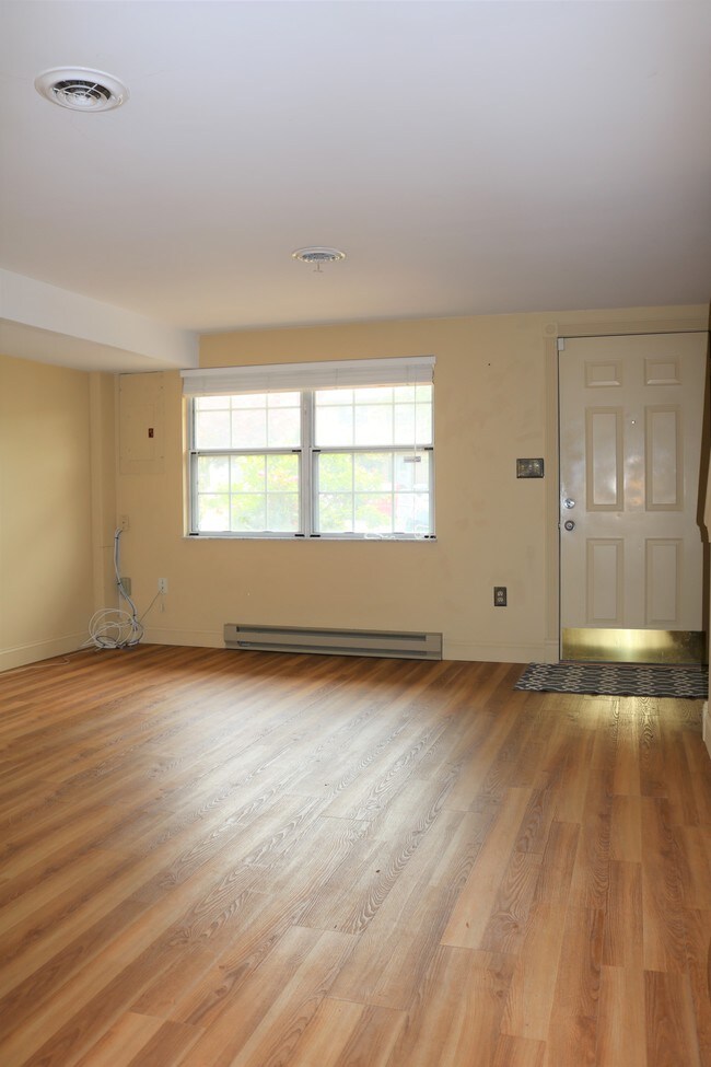 Building Photo - 433 E Mosser St