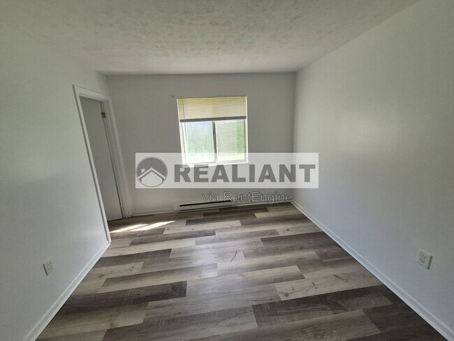 Building Photo - 922 Highland Ave