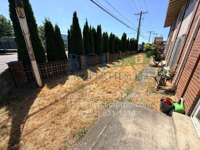 Building Photo - Deville Townhomes