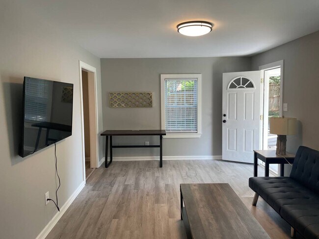 Foto del edificio - 609 Lakeshore Dr