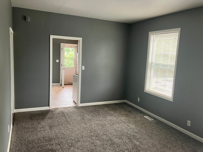 Building Photo - 1223 College Heights Dr