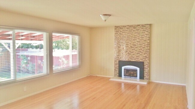 Building Photo - Lovely Single Family Home In Sunnyvale!