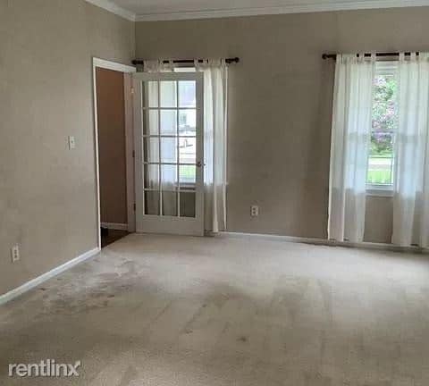 Building Photo - 4 br, 2.5 bath House - 300 Peachtree Ln