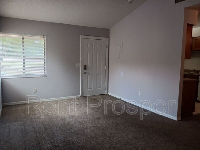 Building Photo - 5208 Bonnie Brae Cir