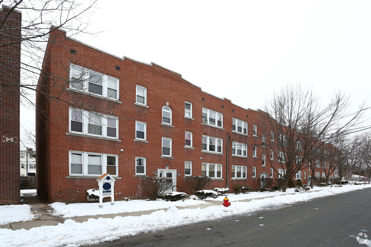 Primary Photo - 15-17 Dorothy St / Dorothy Apartments LLC