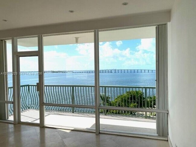 Foto del edificio - 1408 Brickell Bay Dr