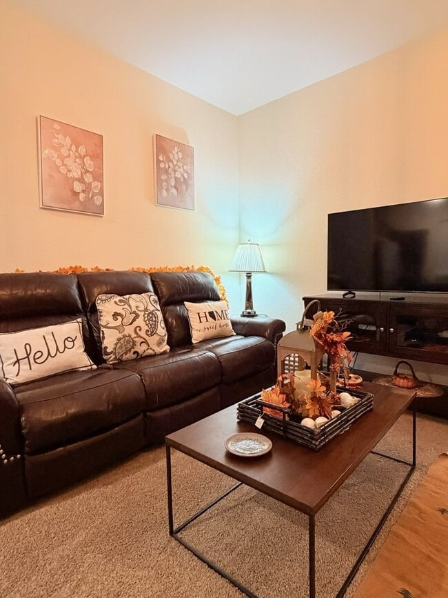 Foto del edificio - Beautifully appointed nearly new home