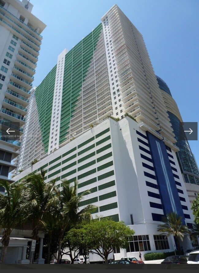 Building Photo - 1200 Brickell Bay Dr
