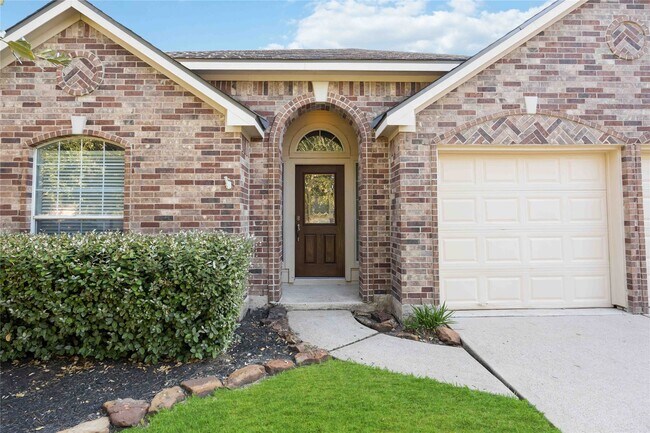 Foto del edificio - 15018 Summer Knoll Ln