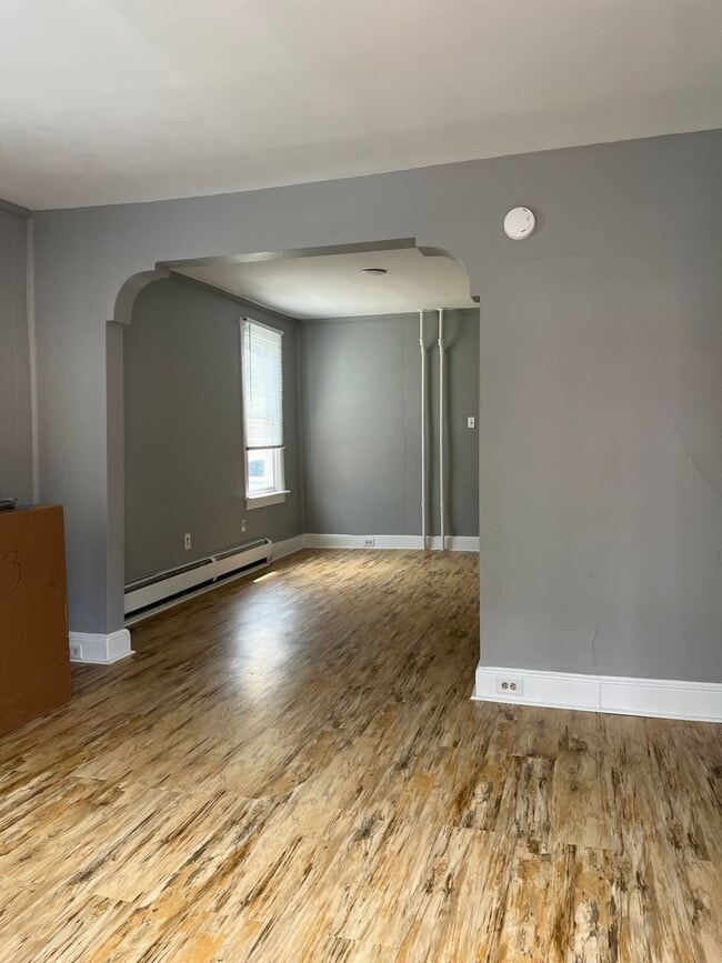 Building Photo - Beautiful 3-bedroom, 1.5-bathroom home in the heart of Lancaster!