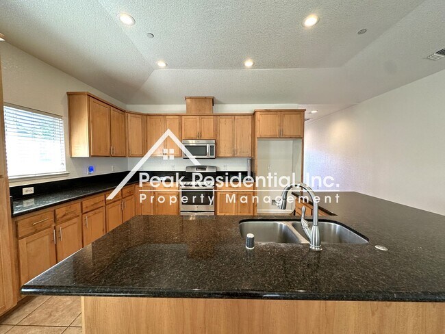 Building Photo - Wonderful 4bd/2ba Home with 2 Car Garage!