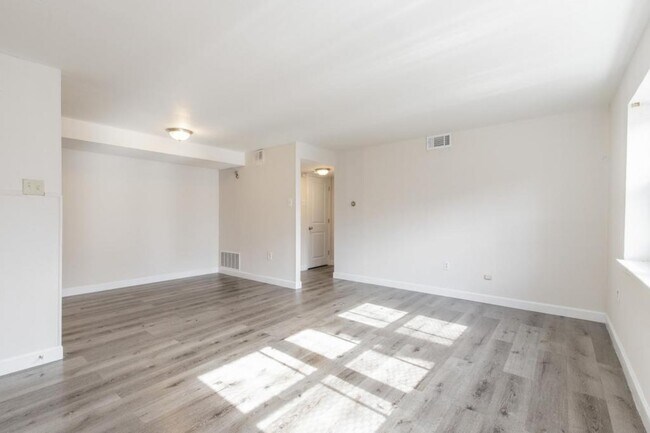 Foto del edificio - 6021 N Park Ave