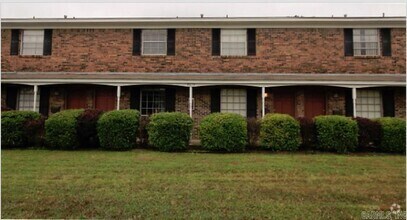 Building Photo - 9019 N Rodney Parham Rd