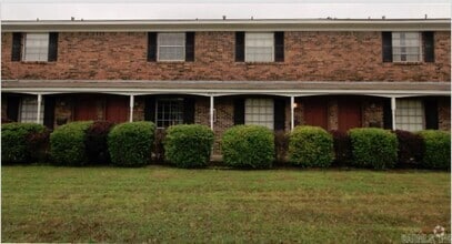 Building Photo - 9019 N Rodney Parham Rd