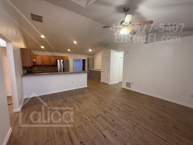 Building Photo - 1143 Madura Dr