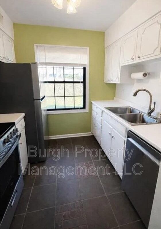Building Photo - 1234 Pennsbury Blvd S