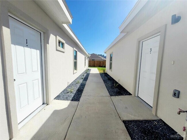 Building Photo - 3815 Las Vistas Ln