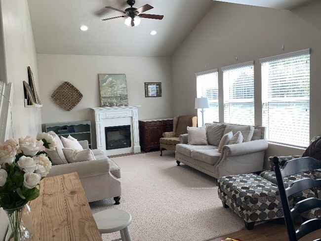 Foto del edificio - 832 Churchhill Downs Dr