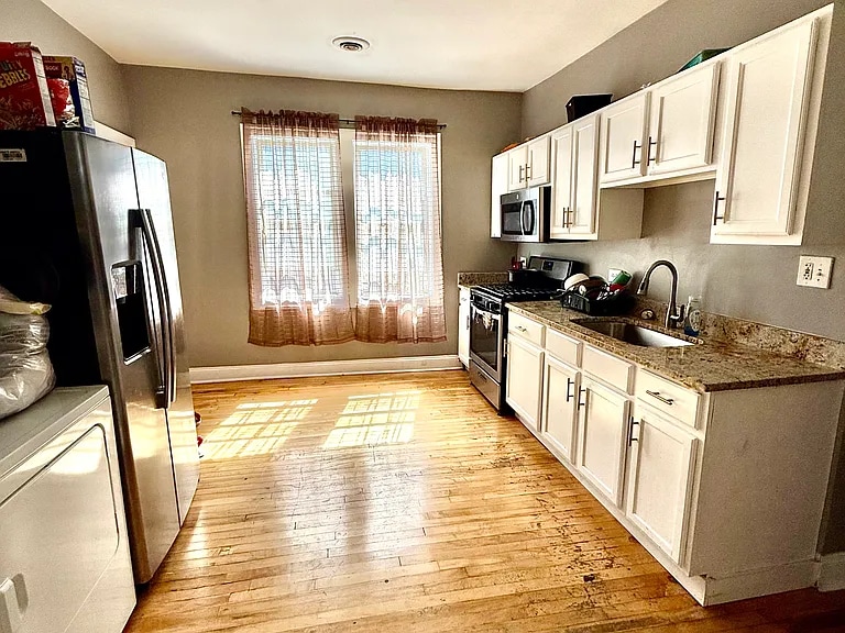 Foto principal - 831 N Ashland Ave