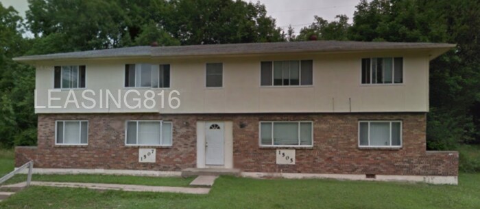 Foto principal - Lower 4-Plex Apartment Available