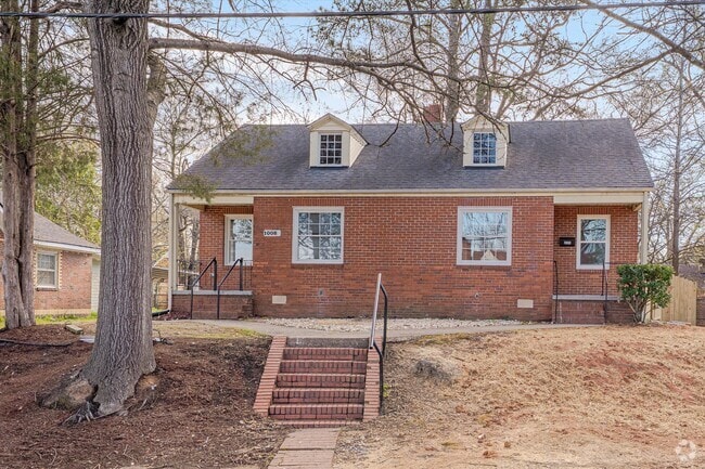 Building Photo - 1008 Alma St