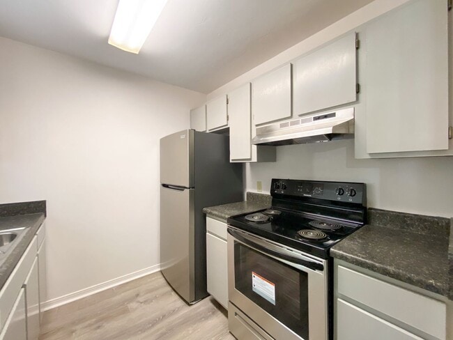 Building Photo - Campus Edge #201