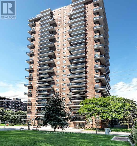 Building Photo - 70 Park St E