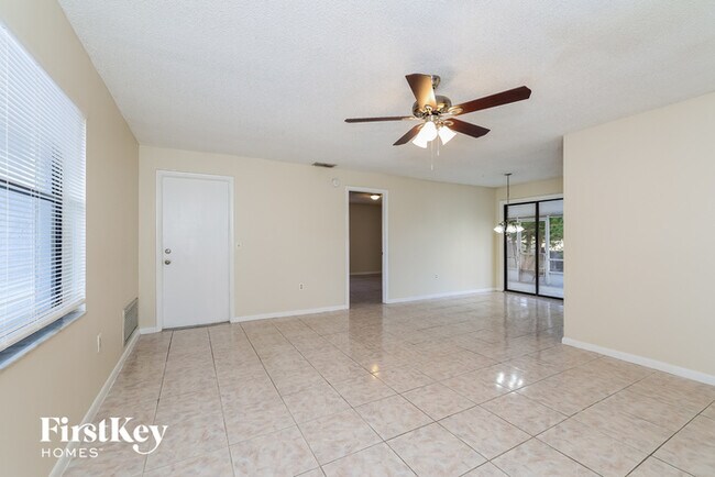 Building Photo - 398 Lake Daisy Dr