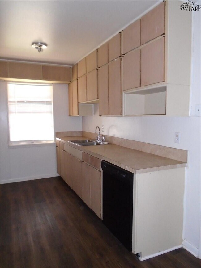 Building Photo - 5129 Parklane Dr