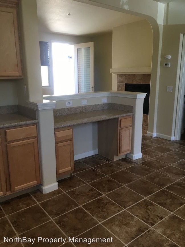 Building Photo - 2 br, 2.5 bath Condo - 160 Healdsburg Ave # E