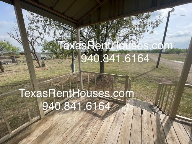 Foto del edificio - Country Living on 5 Acres Near Iowa Park