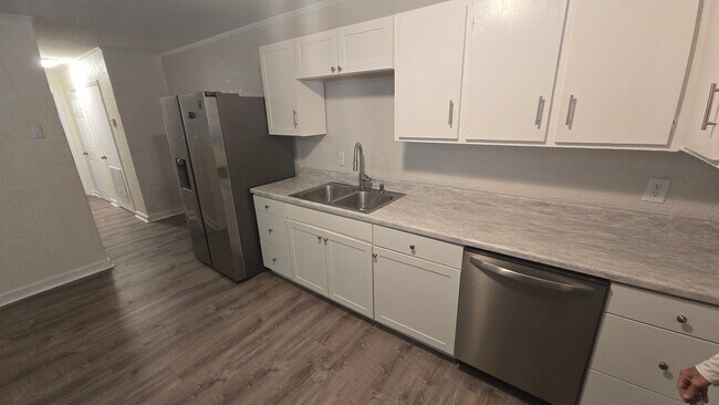 Foto del edificio - 155 Glenhaven Ave