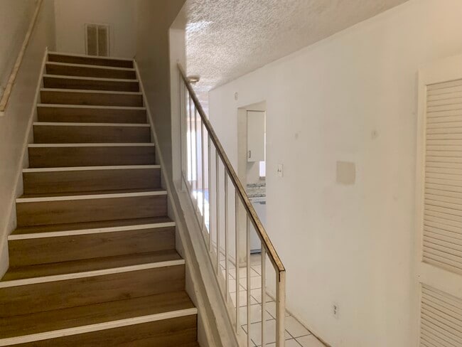 Stairs - 15536 Weldon Dr