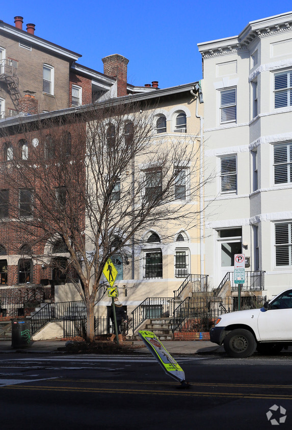 Building Photo - 1847 Calvert St NW