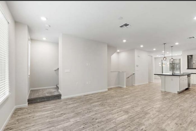 Building Photo - 25296 Villager Ln